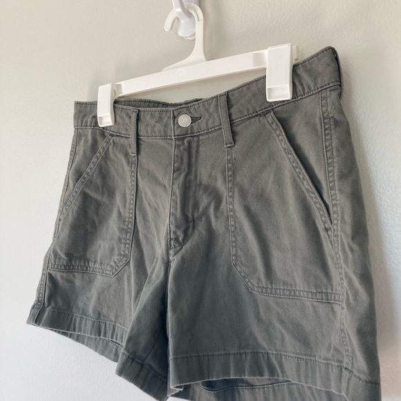 Levi's Army Green Shorts (Size 6) - Picture 8 of 9